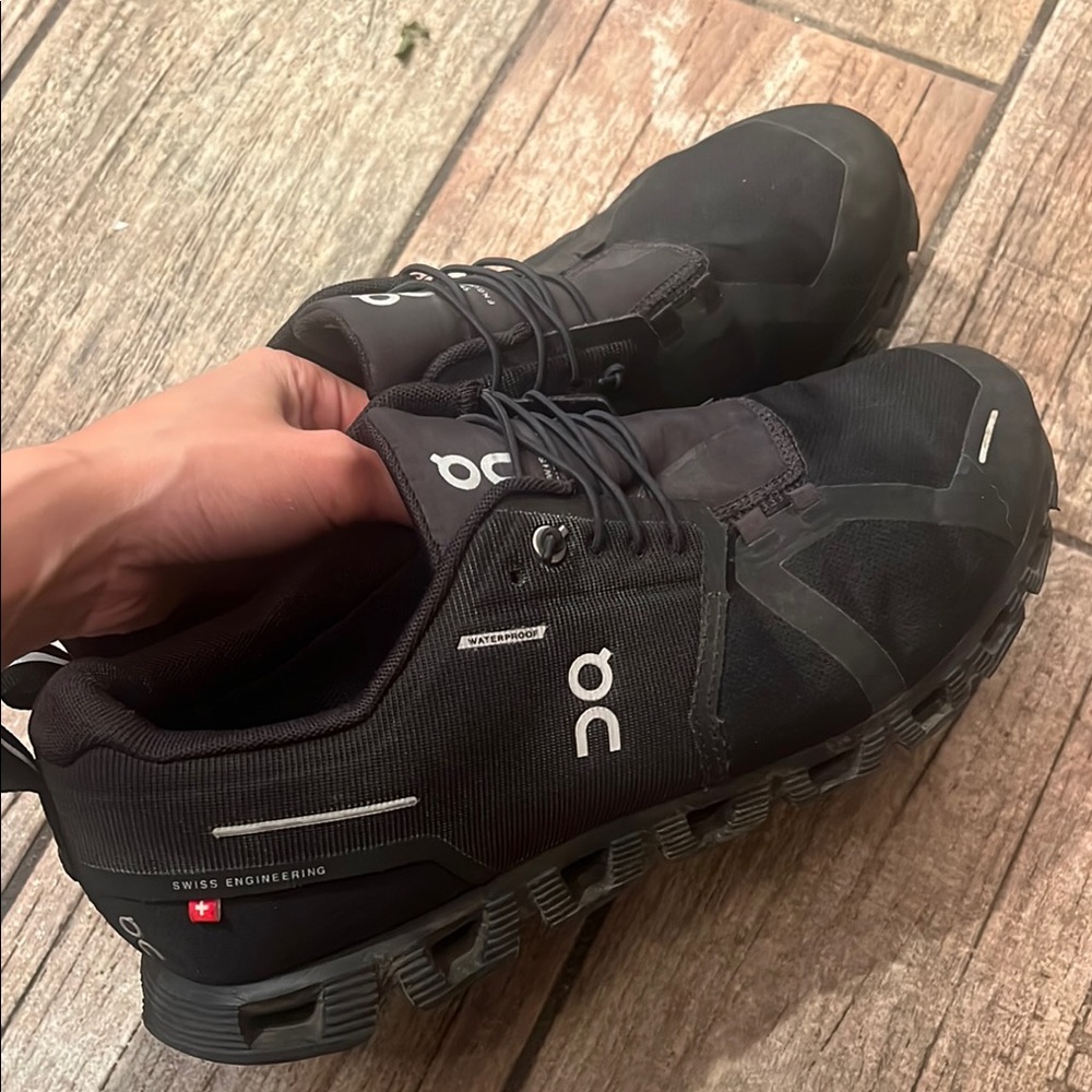 On Running Black Athletic Shoes with Cloud Cushioning